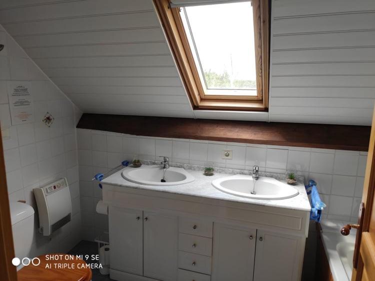 Gite Le Grenier Aux Portes De Broceliande Apartment Reminiac Luaran gambar